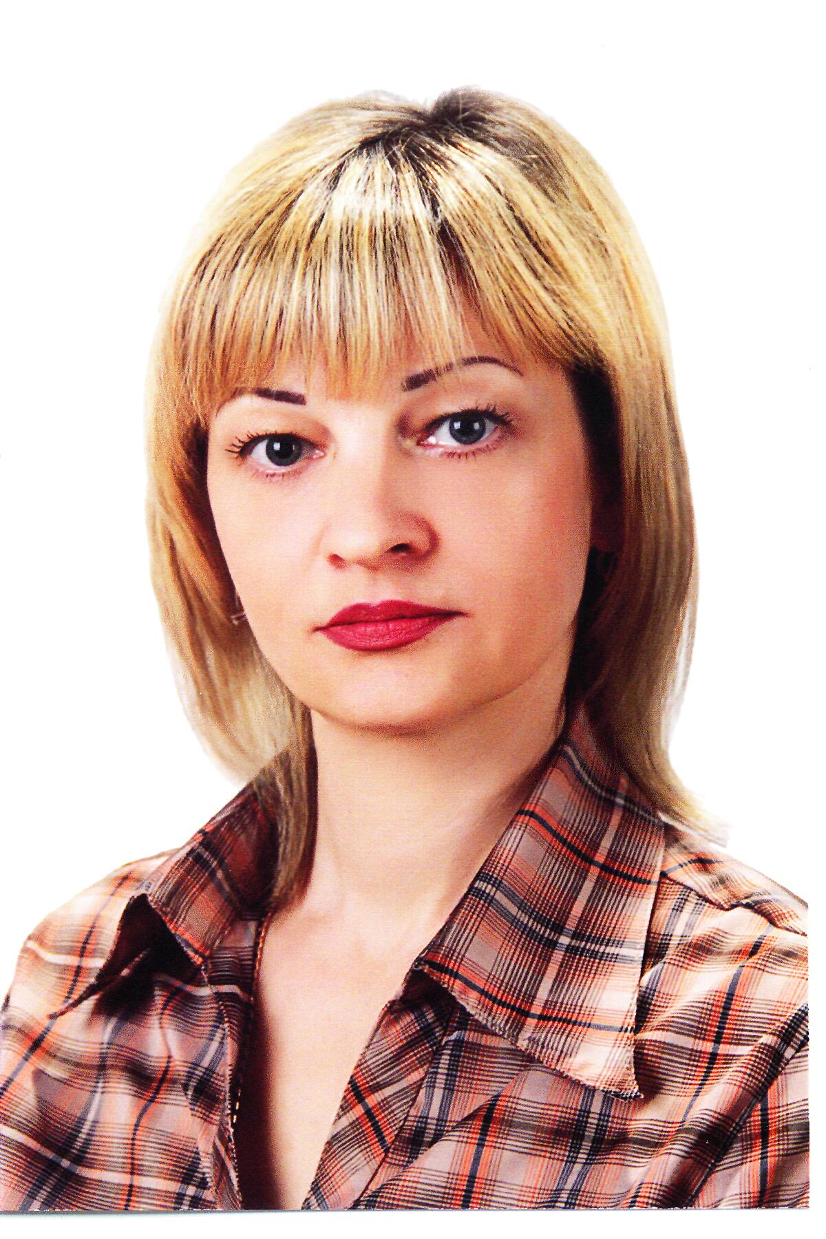 Акопова Елена Леонтьевна.